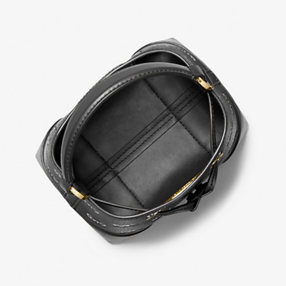 MICHAEL KORS
Mercer Small Logo Embossed Leather Bucket Bag
COLOR BLACK
NWT - Picture 6 of 16